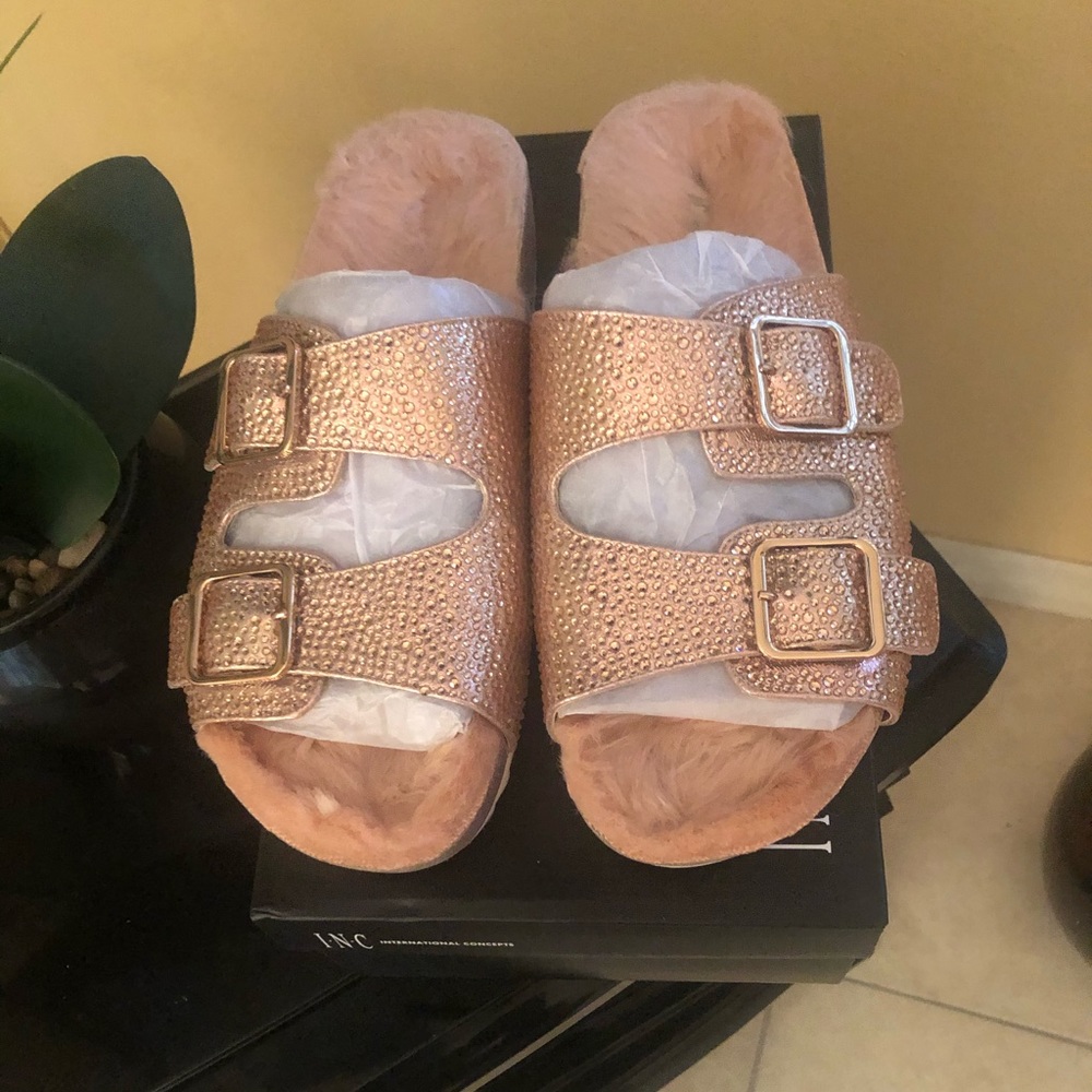 ❤️ INC Rose Pearl slippers ❤️